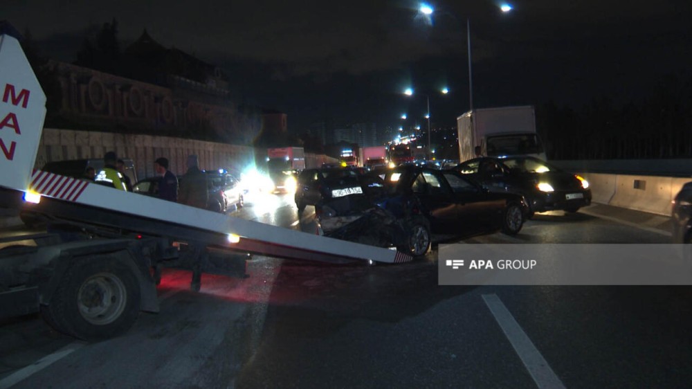 TƏCİLİ! Bakı-Sumqayıt yolunda ağır qəza -Xəsarət alan var - FOTO